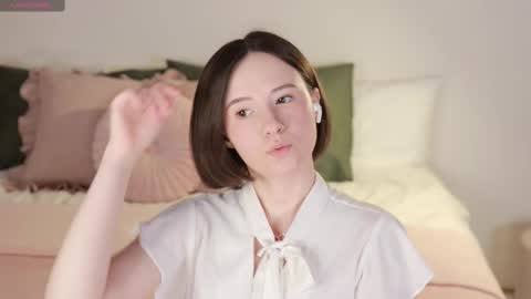 Snapshot of _female_essence_ chatting on 03-07-25, 07:52 Essie online show from 03-07-25, 07:52