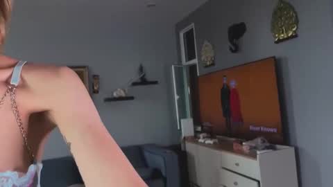 Snapshot of _fieryflash_ chatting on 11-13-25, 02:10 Lola 3 online show from 11-13-25, 02:10