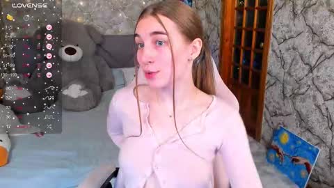 Snapshot of _flowersweet_ chatting on 12-19-25, 02:02 Kate online show from 12-19-25, 02:02