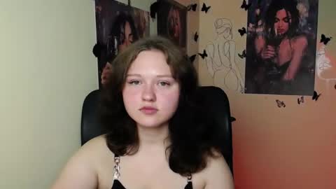 Snapshot of _foxy_lady chatting on 06-22-26, 05:48 Alice online show from 06-22-26, 05:48