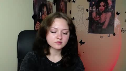 Snapshot of _foxy_lady chatting on 06-25-26, 05:12 Alice online show from 06-25-26, 05:12