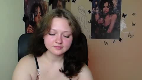 Snapshot of _foxy_lady chatting on 06-29-26, 06:19 Alice online show from 06-29-26, 06:19