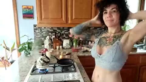 Snapshot of _frankie_rivers chatting on 02-17-25, 07:53 Frankie Rivers allmylinks online show from 02-17-25, 07:53