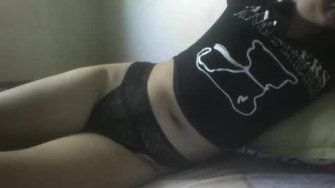 Snapshot of _genevieve22_ chatting on 07-08-26, 02:05 genny online show from 07-08-26, 02:05