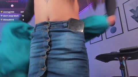 Snapshot of _giarose chatting on 01-29-25, 09:39 Gia Rose online show from 01-29-25, 09:39