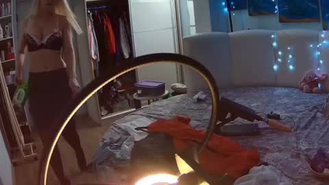 _glamorous_ online show from 12-19-24, 09:06