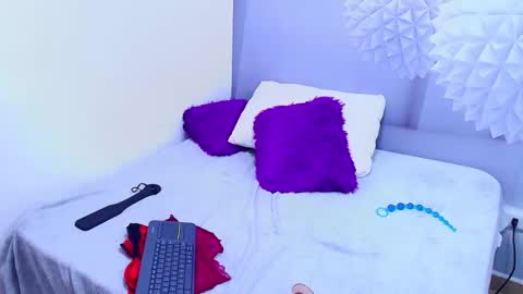 Snapshot of _gold_strawberry_ chatting on 05-16-26, 06:43 _gold_strawberry_ online show from 05-16-26, 06:43