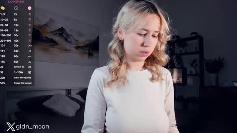 Snapshot of _golden_moon_ chatting on 02-27-25, 10:42 Rina online show from 02-27-25, 10:42