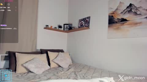 Snapshot of _golden_moon_ chatting on 11-13-25, 07:35 Rina online show from 11-13-25, 07:35