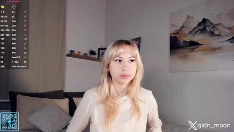 Snapshot of _golden_moon_ chatting on 11-16-25, 07:41 Rina online show from 11-16-25, 07:41