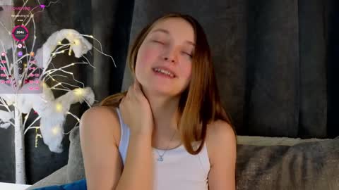 Snapshot of _green_green_ chatting on 01-06-25, 01:20 Milly online show from 01-06-25, 01:20