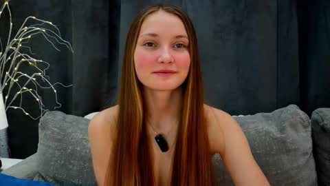 Snapshot of _green_green_ chatting on 02-11-25, 05:05 Milly online show from 02-11-25, 05:05