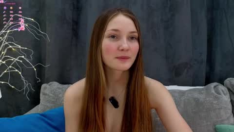 Snapshot of _green_green_ chatting on 02-18-25, 01:10 Milly online show from 02-18-25, 01:10