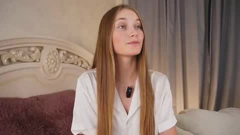 Snapshot of _green_green_ chatting on 09-12-25, 02:22 Milly online show from 09-12-25, 02:22