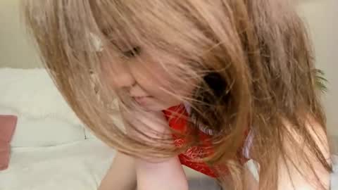 Snapshot of _heaven_ishere_ chatting on 01-23-25, 11:15 Julia online show from 01-23-25, 11:15