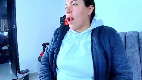 Snapshot of _honey1_ chatting on 09-25-25, 12:09 Honey online show from 09-25-25, 12:09