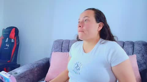 Snapshot of _honey1_ chatting on 10-15-25, 01:33 Honey online show from 10-15-25, 01:33