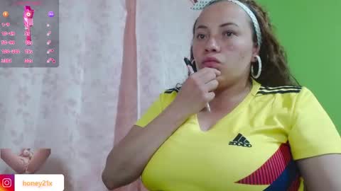 Snapshot of _honey1_ chatting on 02-07-26, 03:43 Honey online show from 02-07-26, 03:43