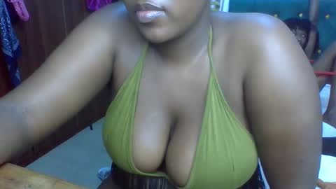 Snapshot of _honey_bloom chatting on 02-17-26, 05:19 _honey_bloom online show from 02-17-26, 05:19