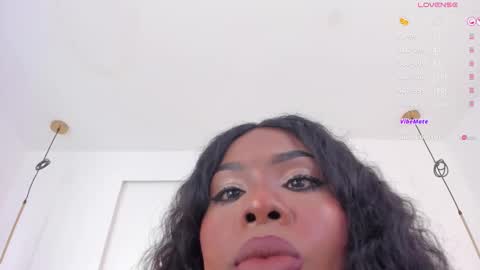 Snapshot of _huge_boobs_ebony chatting on 02-18-25, 07:30 Darlis online show from 02-18-25, 07:30