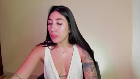 Snapshot of _isabella99_ chatting on 11-07-25, 10:54 Isabella online show from 11-07-25, 10:54