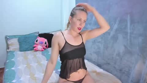 Snapshot of _jennyxoxo_ chatting on 11-09-25, 09:13 JENNY online show from 11-09-25, 09:13