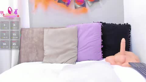 Snapshot of _jireh33_ chatting on 10-29-25, 07:37 online show from 10-29-25, 07:37