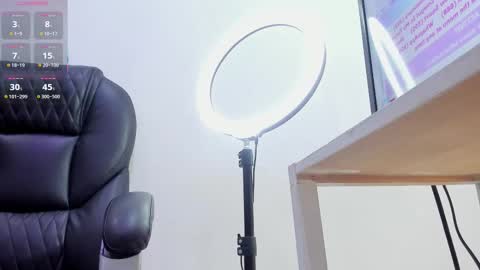 Snapshot of _jireh33_ chatting on 11-23-25, 05:35 online show from 11-23-25, 05:35