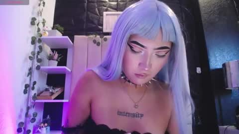 Mia online show from 01-24-25, 06:14