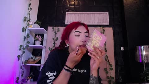 Mia online show from 02-03-25, 02:02