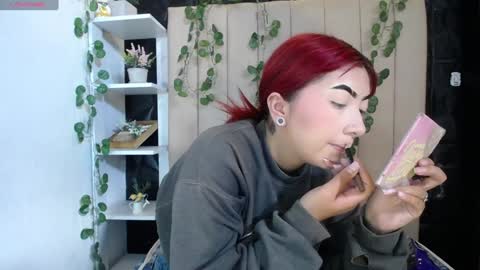 Mia online show from 02-05-25, 01:22