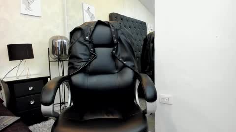 Snapshot of _johnson_alana chatting on 05-21-26, 12:12 _johnson_alana online show from 05-21-26, 12:12