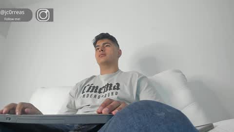 Snapshot of _juanes__ chatting on 12-02-24, 01:57 _juanes__ online show from 12-02-24, 01:57