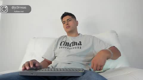 Snapshot of _juanes__ chatting on 12-16-24, 03:11 _juanes__ online show from 12-16-24, 03:11