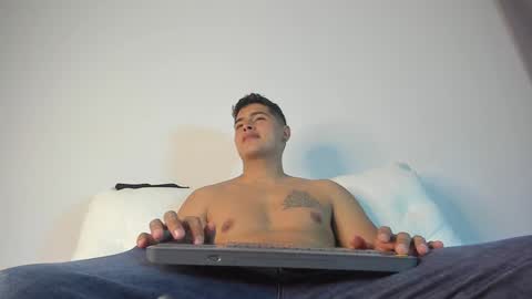 Snapshot of _juanes__ chatting on 12-18-24, 12:21 _juanes__ online show from 12-18-24, 12:21