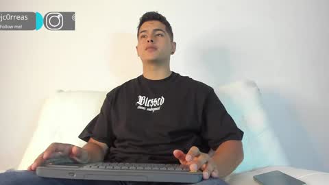 Snapshot of _juanes__ chatting on 12-19-24, 03:41 _juanes__ online show from 12-19-24, 03:41