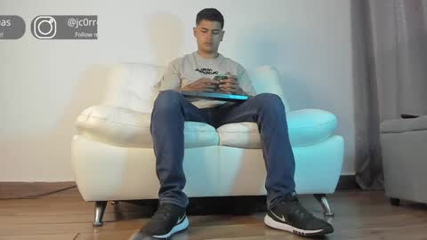 Snapshot of _juanes__ chatting on 01-07-25, 07:17 _juanes__ online show from 01-07-25, 07:17