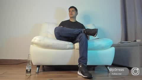 Snapshot of _juanes__ chatting on 01-12-25, 01:32 _juanes__ online show from 01-12-25, 01:32