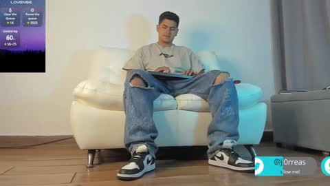 Snapshot of _juanes__ chatting on 01-26-25, 10:57 _juanes__ online show from 01-26-25, 10:57