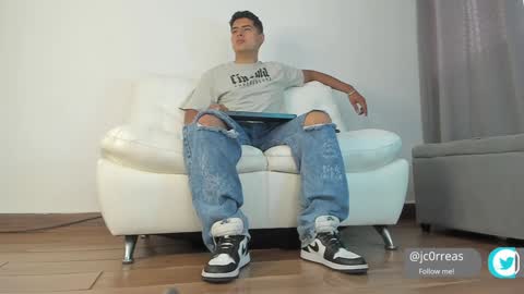 Snapshot of _juanes__ chatting on 02-07-25, 03:19 _juanes__ online show from 02-07-25, 03:19