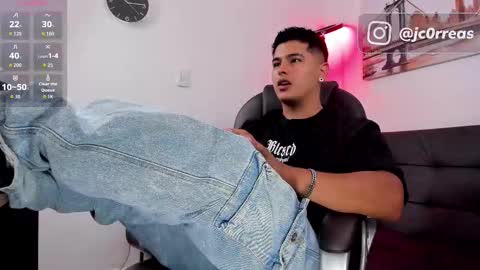 Snapshot of _juanes__ chatting on 10-04-25, 10:30 _juanes__ online show from 10-04-25, 10:30