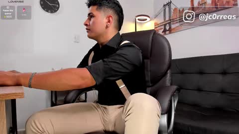 Snapshot of _juanes__ chatting on 11-01-25, 10:12 _juanes__ online show from 11-01-25, 10:12