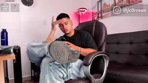 Snapshot of _juanes__ chatting on 11-12-25, 09:03 _juanes__ online show from 11-12-25, 09:03