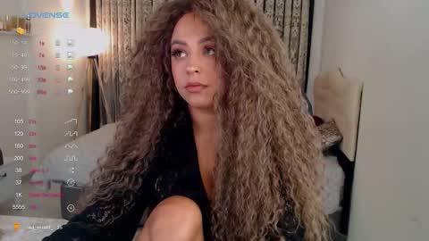 Snapshot of _just_a_queen_3 chatting on 09-15-25, 06:19 _just_a_queen_3 online show from 09-15-25, 06:19