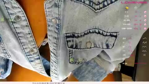 Snapshot of _justcallme_ chatting on 06-19-26, 11:47 _justcallme_ online show from 06-19-26, 11:47