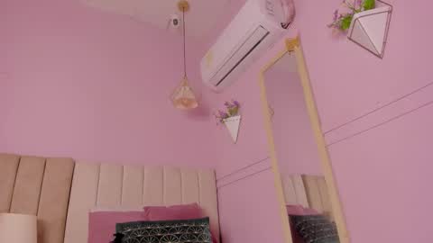 Snapshot of _karol_18 chatting on 10-28-25, 06:43 karol online show from 10-28-25, 06:43