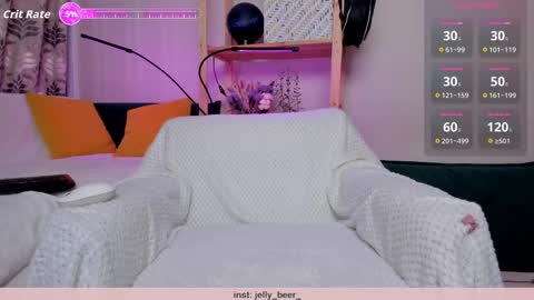 Snapshot of _kiki_pie chatting on 11-25-25, 09:09 Kiara 0100 - 0700 UTC almost every day online show from 11-25-25, 09:09