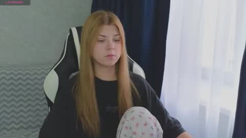 Molly   Emily online show from 09-27-25, 12:54