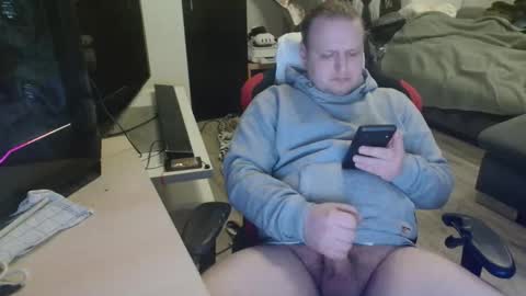 Snapshot of _kitsu_ chatting on 12-17-25, 03:51 _kitsu_ online show from 12-17-25, 03:51