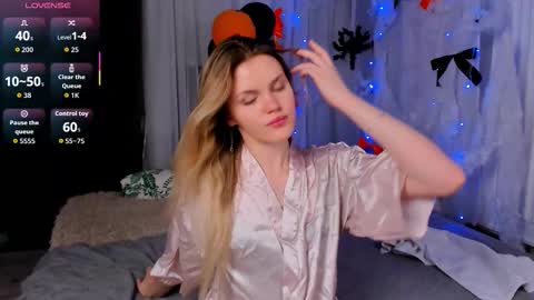 Snapshot of _kittymoore chatting on 11-02-25, 09:17 Kitty - online show from 11-02-25, 09:17